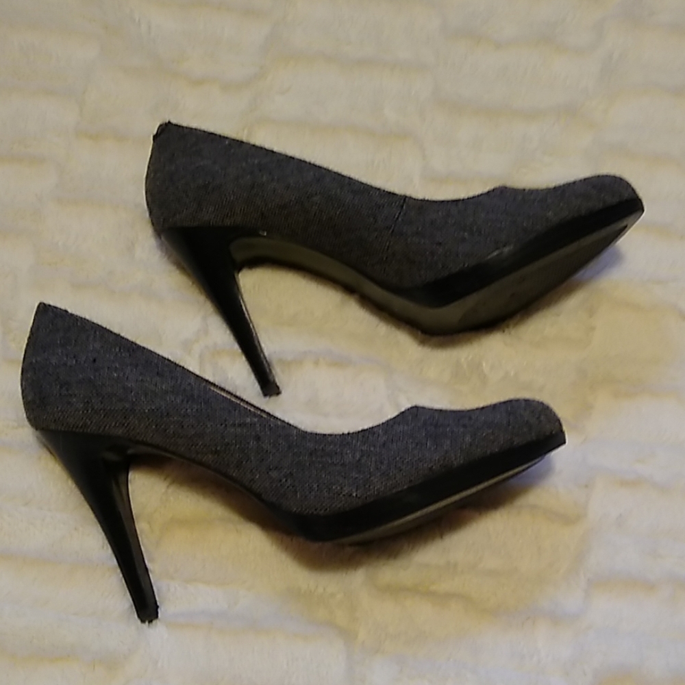 Beautiful Nine West Heels - Picture 2 of 3